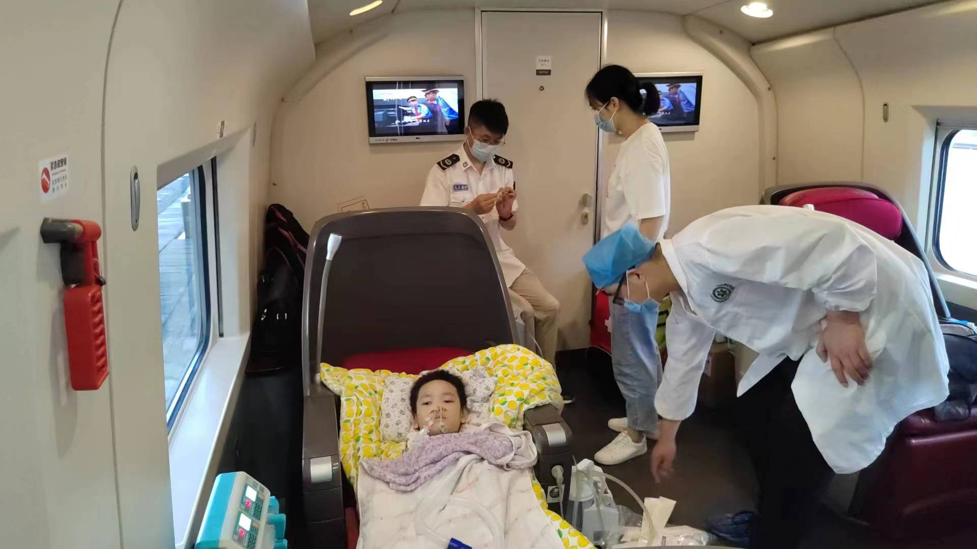 绥宁县婴幼儿高铁转运